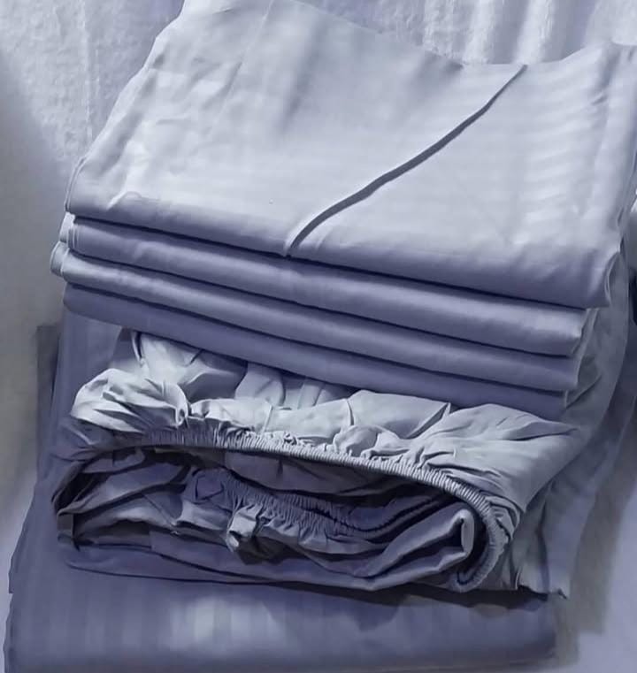 6pcs of 6*7 Plain Fitted Bed sheet Set ( 2pcs bed-sheets and 4pcs Pillow Cases) - Image 3