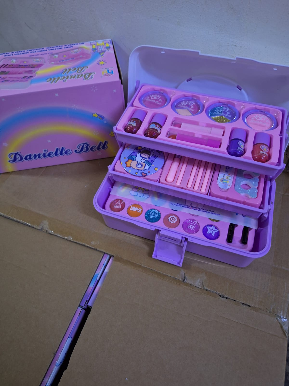 Danielle bell welting princess makeup kit washable makeup remover kit for children.